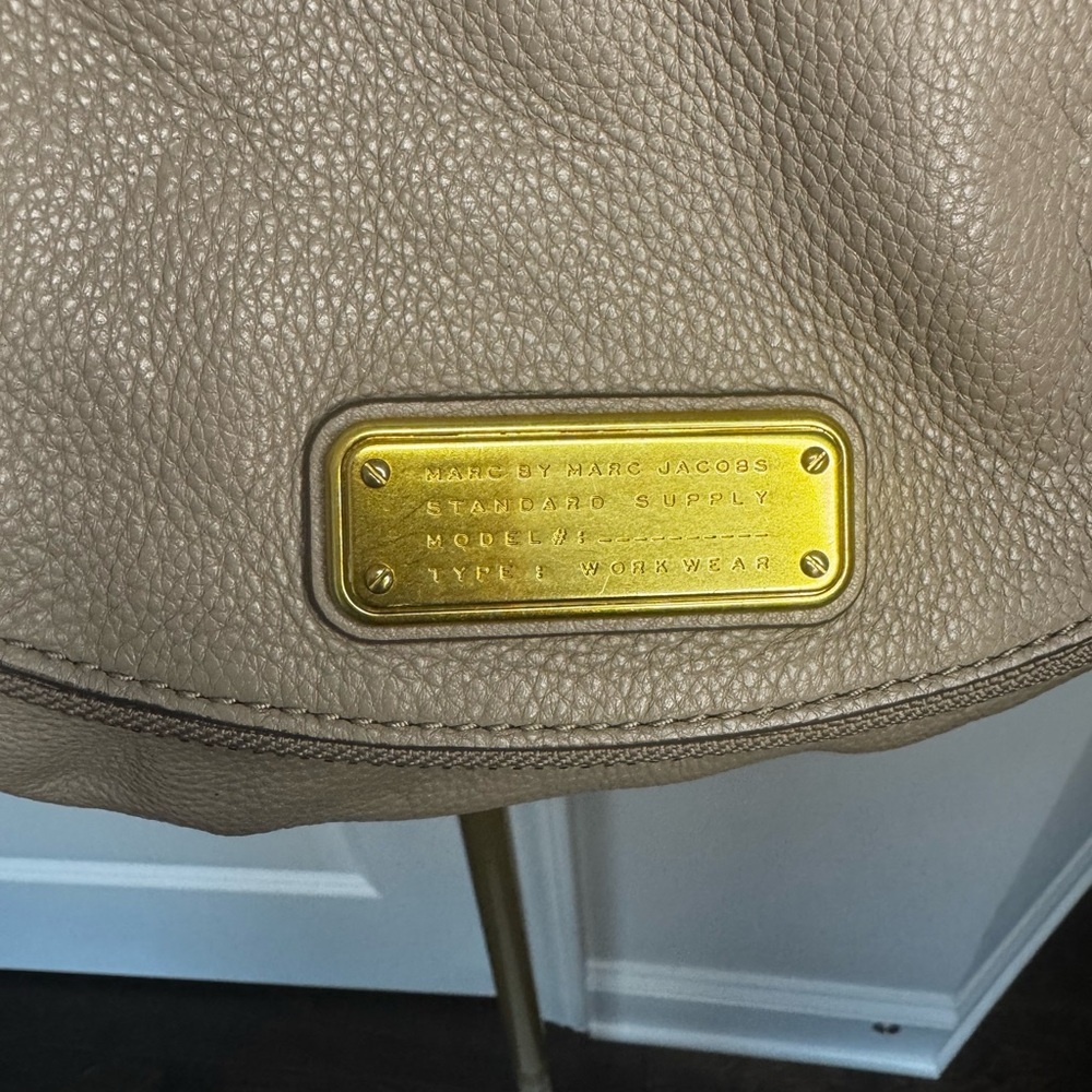 Marc by Marc Jacobs Beige Pebbled Leather Crossbody with Gold Hardware - Picture 2 of 7